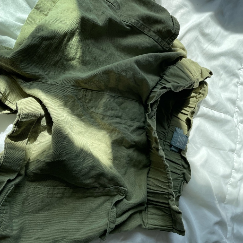 Green Shorts Ruffles🧚‍♀️ - Picture 2 of 3